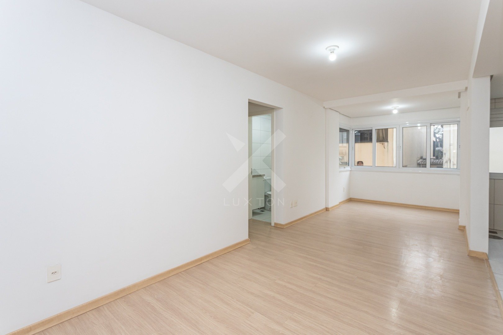 Apartamento com 66m², 2 dormitórios, 1 suíte, 2 vagas, no bairro Independencia em Porto Alegre para Alugar