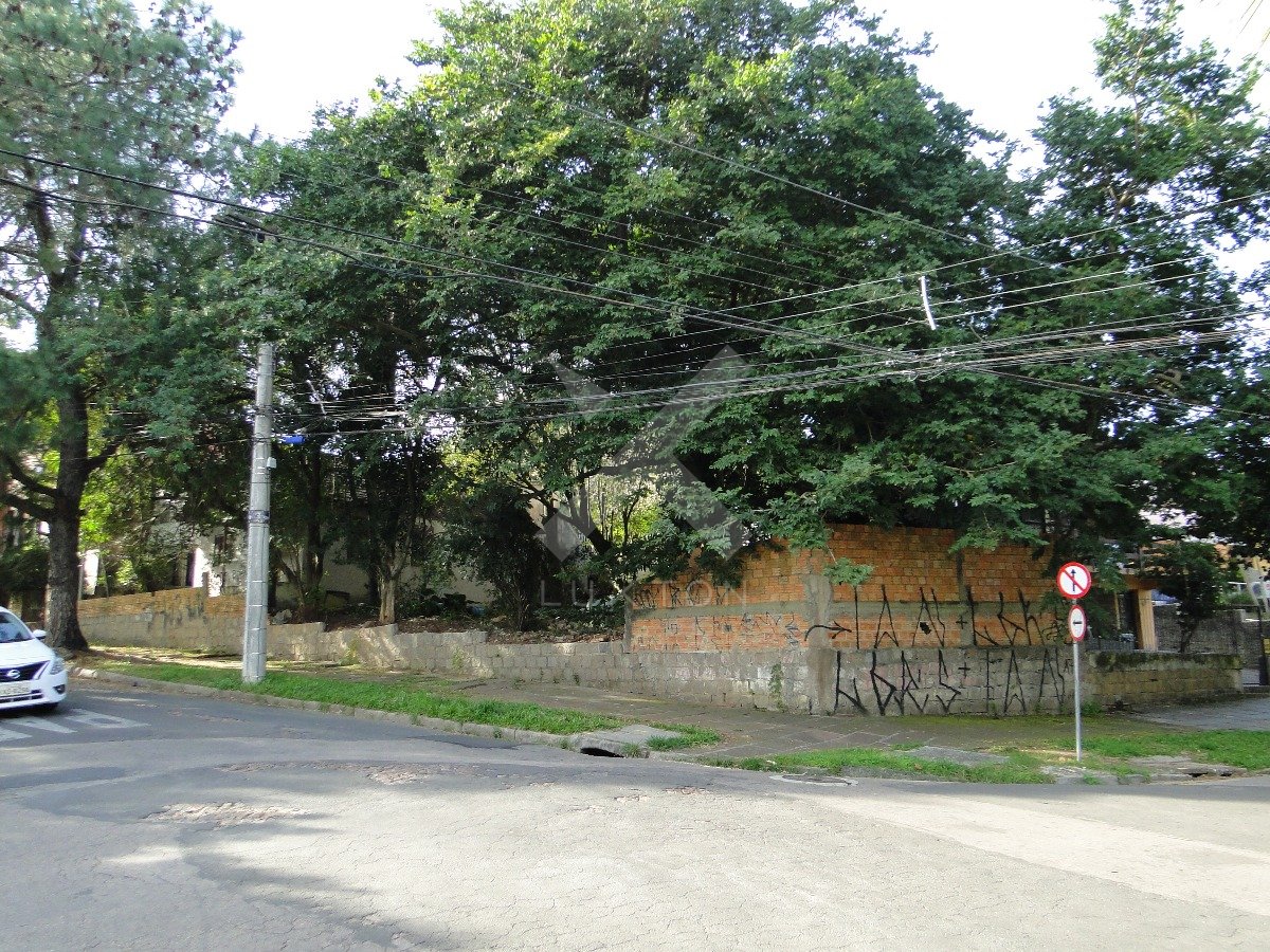Terreno com 630m², no bairro Chácara Das Pedras em Porto Alegre para Comprar