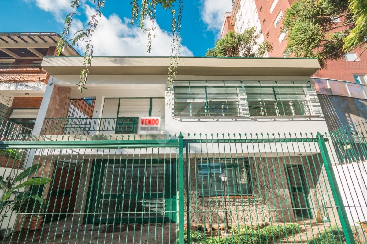 Casa com 250m², 3 dormitórios, 1 suíte, 3 vagas, no bairro Higienopolis em Porto Alegre para Comprar