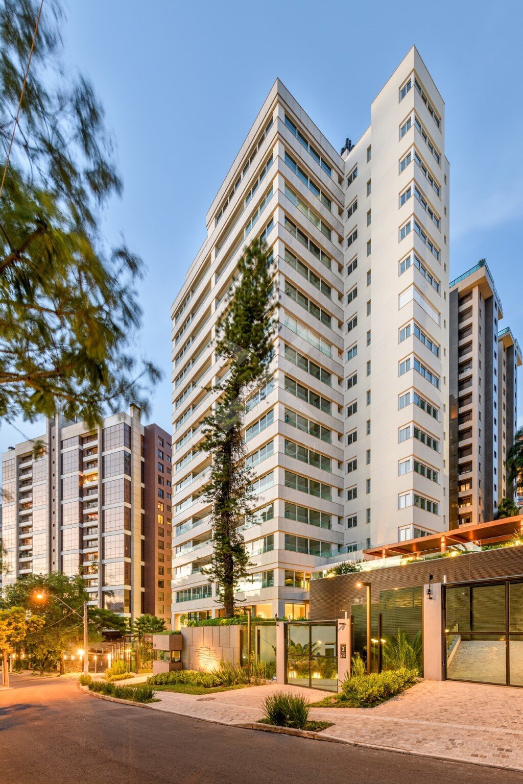 Apartamento com 257m², 4 dormitórios, 4 suítes, 4 vagas, no bairro Bela Vista em Porto Alegre para Comprar
