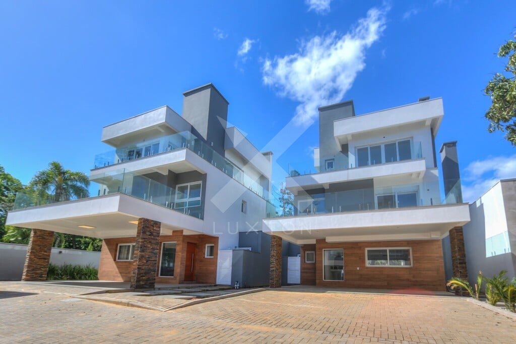 Casa em Condominio com 300m², 3 dormitórios, 3 suítes, 3 vagas, no bairro Ipanema em Porto Alegre para Comprar