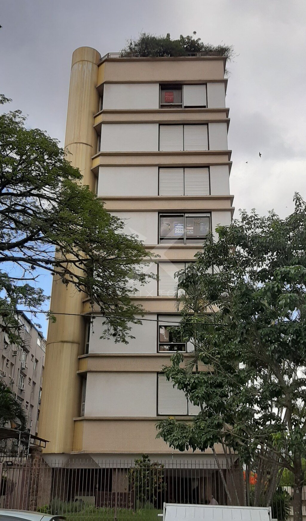 Apartamento com 547m², 4 dormitórios, 1 suíte, 4 vagas, no bairro Floresta em Porto Alegre para Comprar