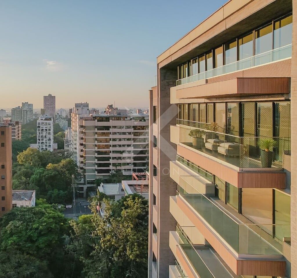 Apartamento com 268m², 3 dormitórios, 3 suítes, 4 vagas, no bairro Rio Branco em Porto Alegre para Comprar