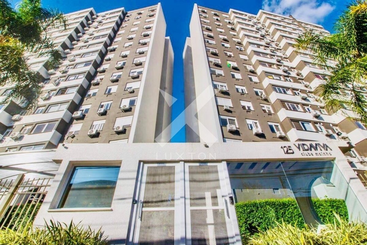 Apartamento com 72m², 3 dormitórios, 1 suíte, 1 vaga, no bairro São Joao em Porto Alegre para Comprar