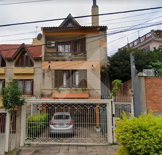 Casa com 315m², 3 dormitórios, 3 suítes, 5 vagas, no bairro Chacara Das Pedras em Porto Alegre para Comprar