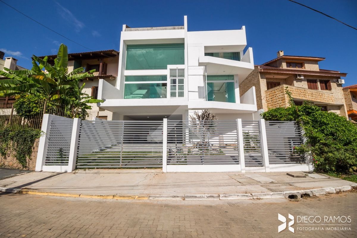Casa em Condominio com 363m², 3 dormitórios, 1 suíte, 4 vagas, no bairro Nonoai em Porto Alegre para Comprar ou Alugar