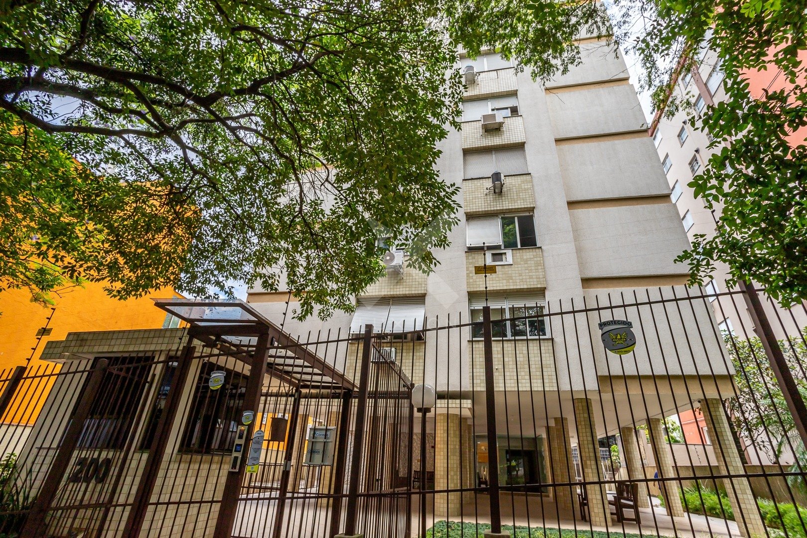 Apartamento com 131m², 3 dormitórios, 1 suíte, 1 vaga, no bairro Independencia em Porto Alegre para Comprar