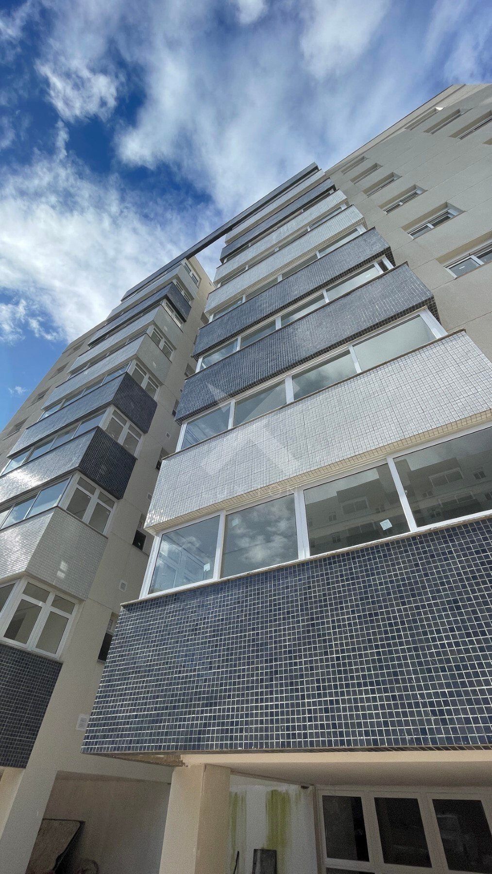 Apartamento com 91m², 3 dormitórios, 1 suíte, 1 vaga, no bairro Teresópolis em Porto Alegre para Comprar