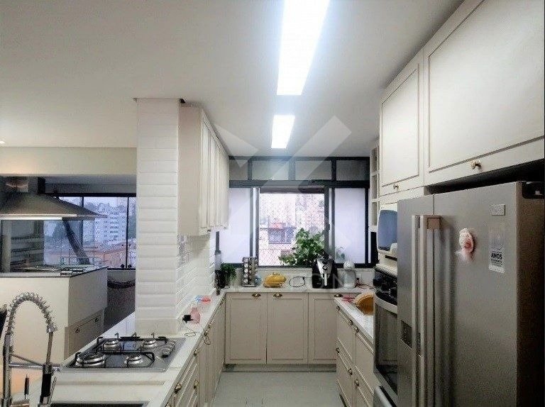 Apartamento com 105m², 3 dormitórios, 1 suíte, 1 vaga, no bairro Rio Branco em Porto Alegre para Comprar