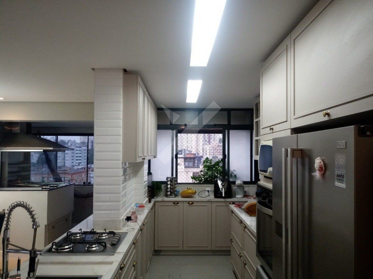 Apartamento com 105m², 3 dormitórios, 1 suíte, 1 vaga, no bairro Rio Branco em Porto Alegre para Comprar