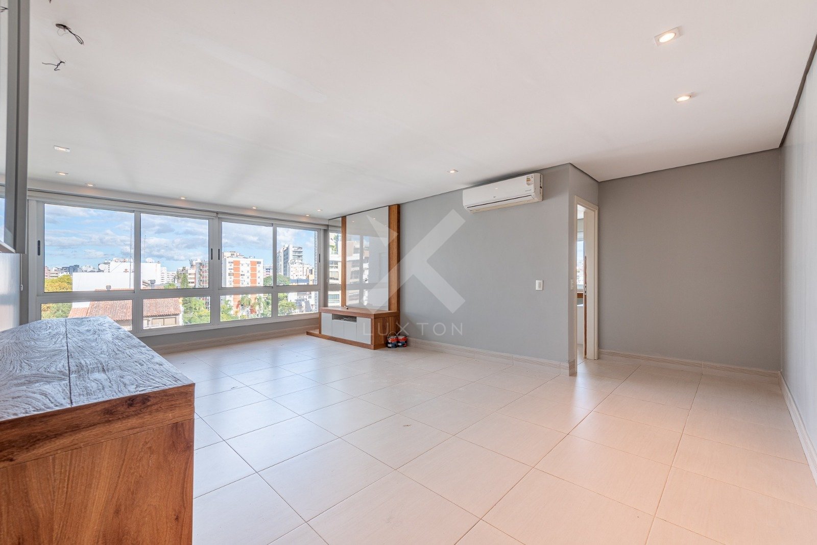 Apartamento com 91m², 1 dormitório, 1 suíte, 2 vagas, no bairro Auxiliadora em Porto Alegre para Comprar