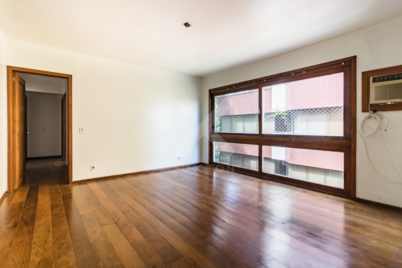 Apartamento com 120m², 3 dormitórios, 1 vaga, no bairro Moinhos de Vento em Porto Alegre para Comprar