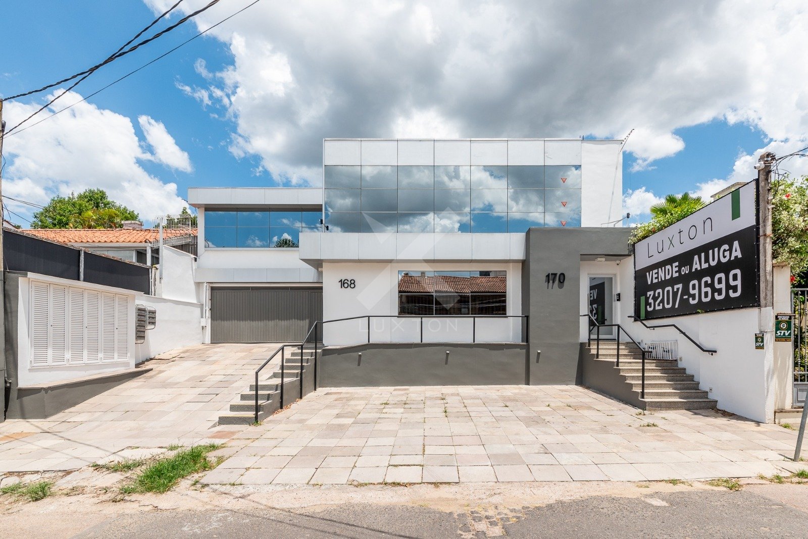 Casa comercial com 384m², no bairro Três Figueiras em Porto Alegre para Comprar