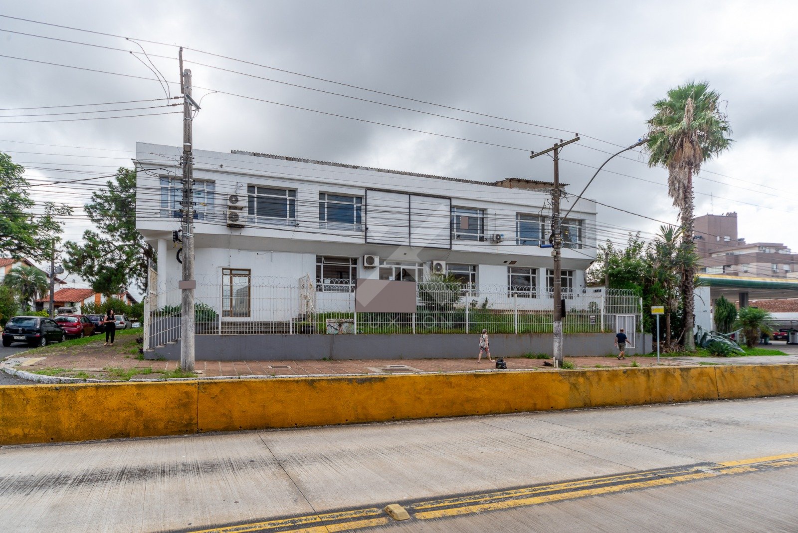 Predio Comercial com 800m², 15 vagas, no bairro Chacara das Pedras em Porto Alegre para Comprar ou Alugar