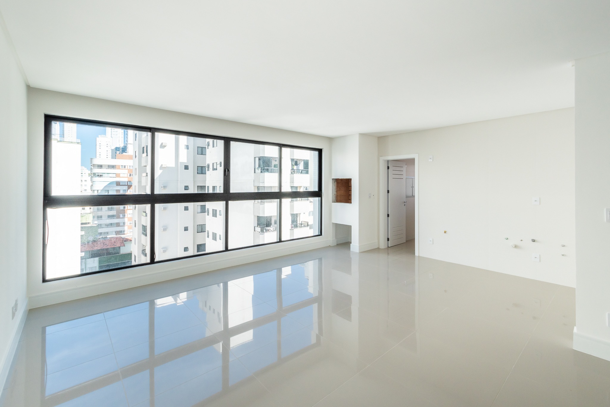 Apartamento com 116m², 3 dormitórios, 3 suítes, 2 vagas, no bairro Centro em Balneário Camboriu para Comprar