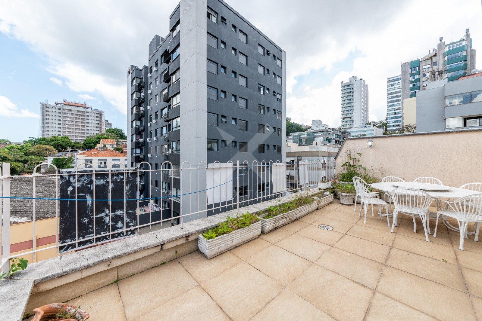 Cobertura com 191m², 3 dormitórios, 1 suíte, 1 vaga, no bairro Petropolis em Porto Alegre para Comprar
