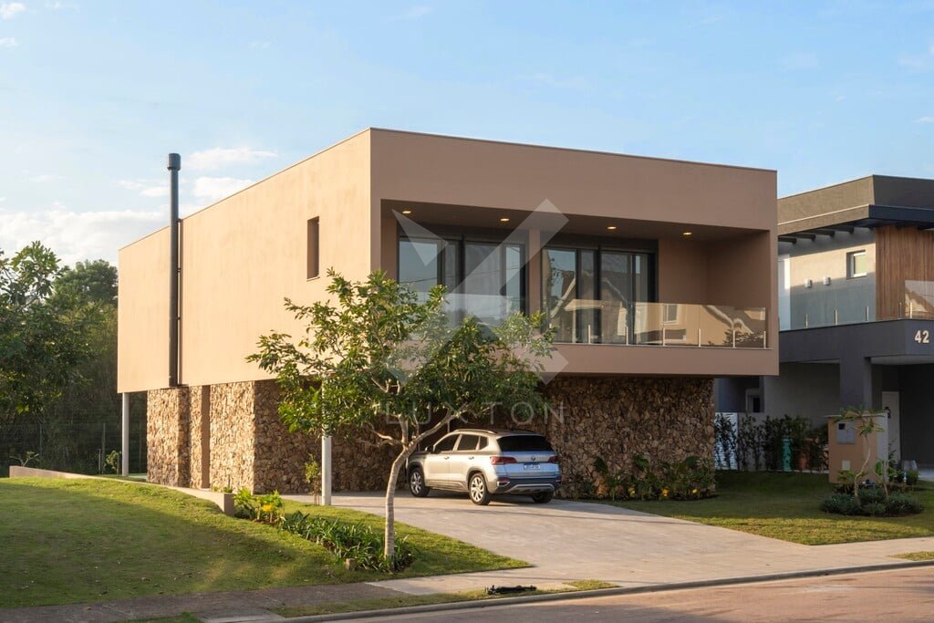 Casa em Condominio com 330m², 4 dormitórios, 4 suítes, 2 vagas, no bairro Vila Nova em Porto Alegre para Comprar