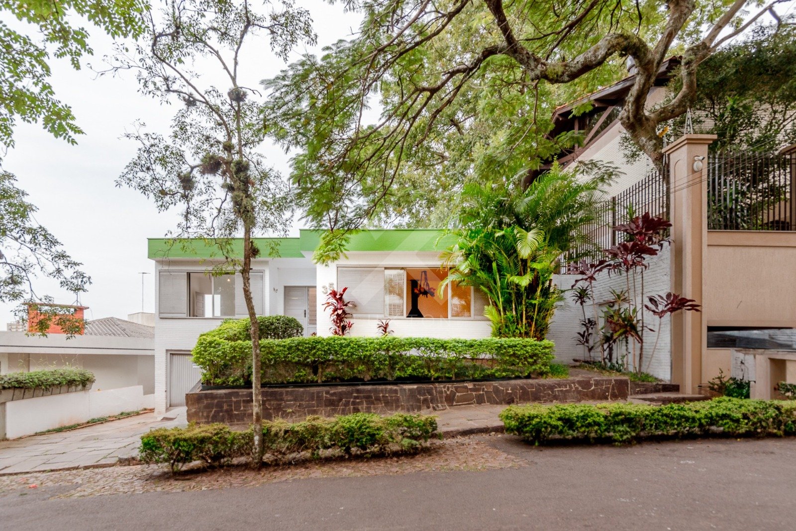 Casa comercial com 256m², no bairro Boa Vista em Porto Alegre para Comprar