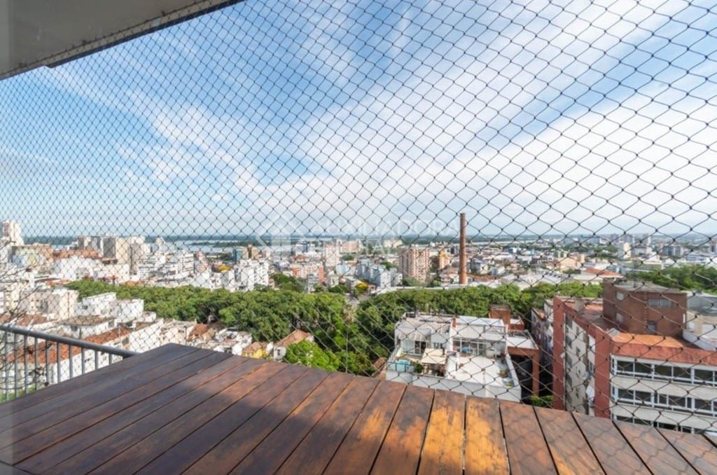 Apartamento com 328m², 3 dormitórios, 3 suítes, 2 vagas, no bairro Moinhos de Vento em Porto Alegre para Comprar