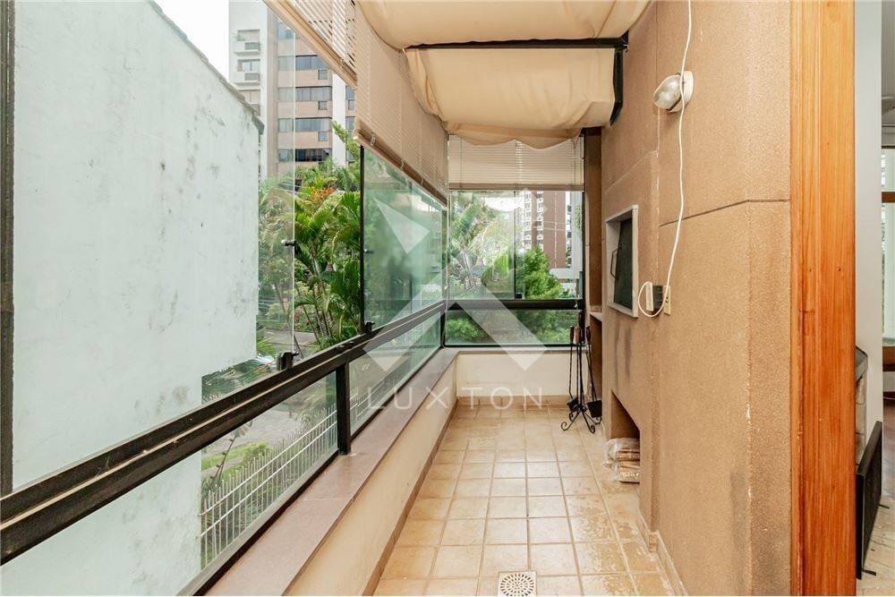 Apartamento com 95m², 2 dormitórios, 1 suíte, 2 vagas, no bairro Bela Vista em Porto Alegre para Comprar