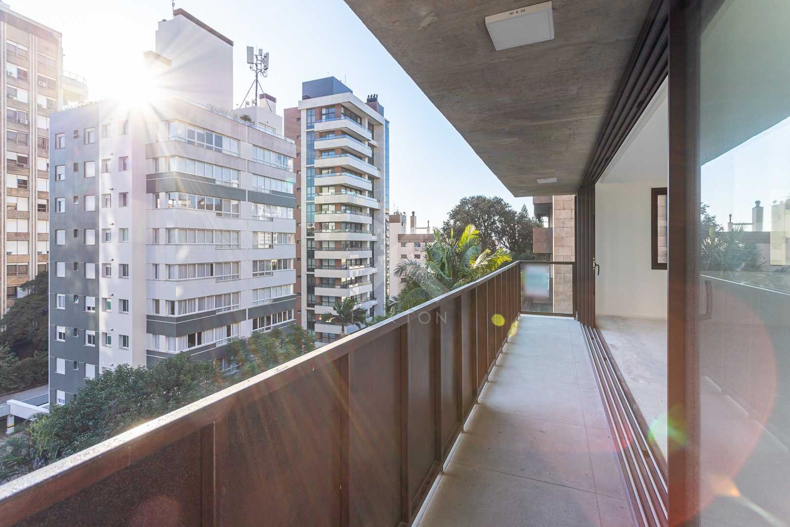 Apartamento com 185m², 3 dormitórios, 3 suítes, 3 vagas, no bairro Moinhos de Vento em Porto Alegre para Comprar