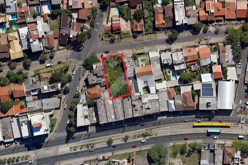 Terreno com 370m², no bairro Chácara das Pedras em Porto Alegre para Comprar