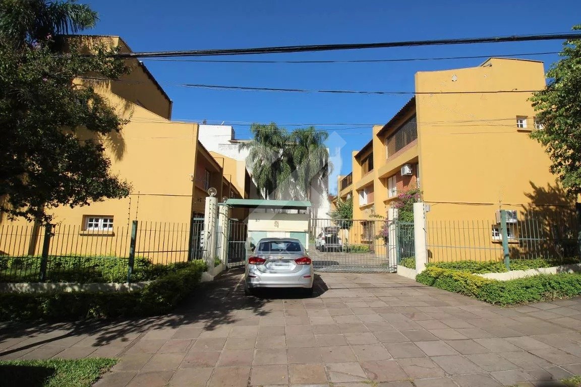 Casa em Condominio com 117m², 3 dormitórios, 1 suíte, 2 vagas, no bairro Azenha em Porto Alegre para Comprar