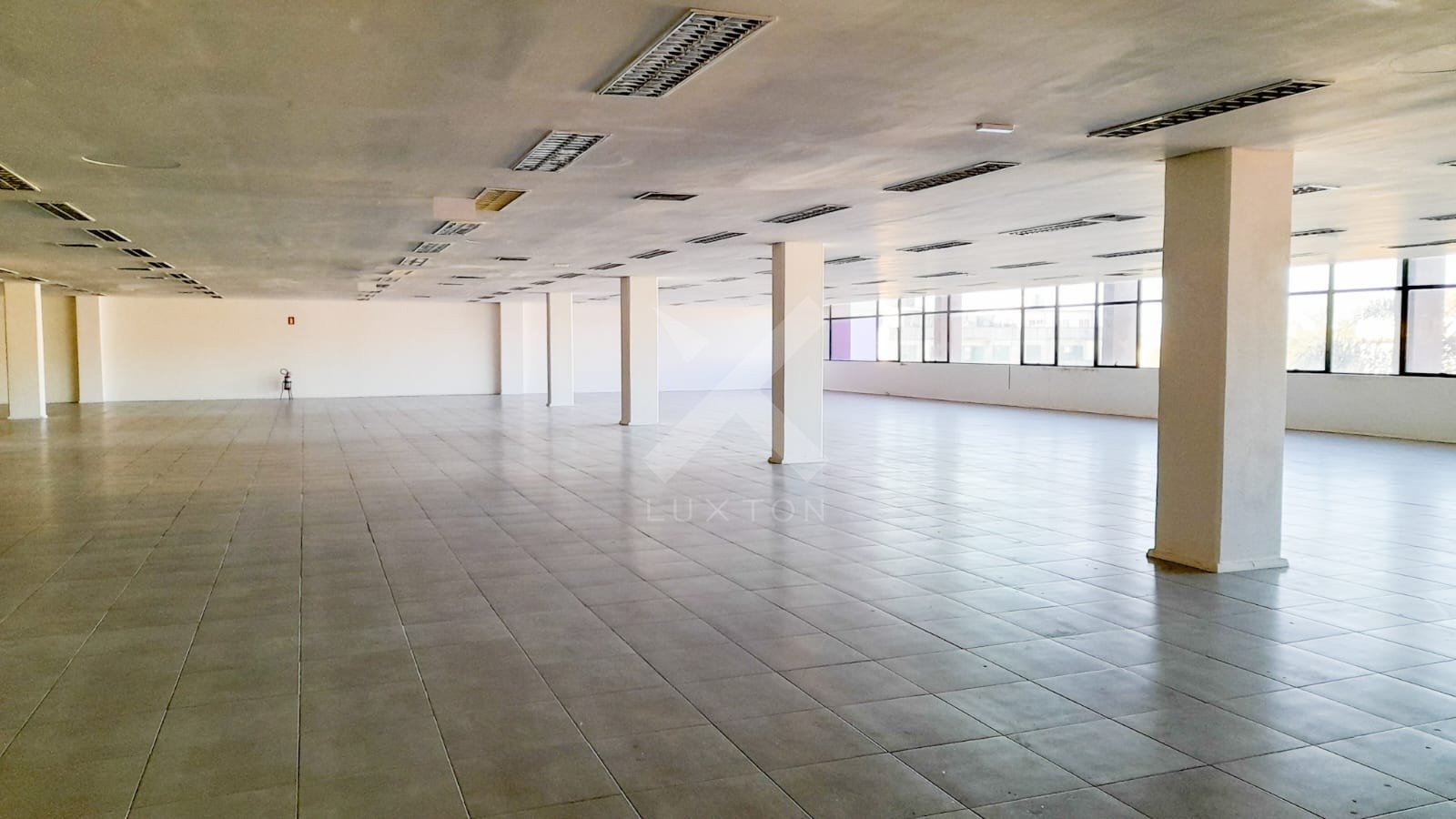 Salas/Conjuntos com 958m², no bairro Navegantes em Porto Alegre para Alugar