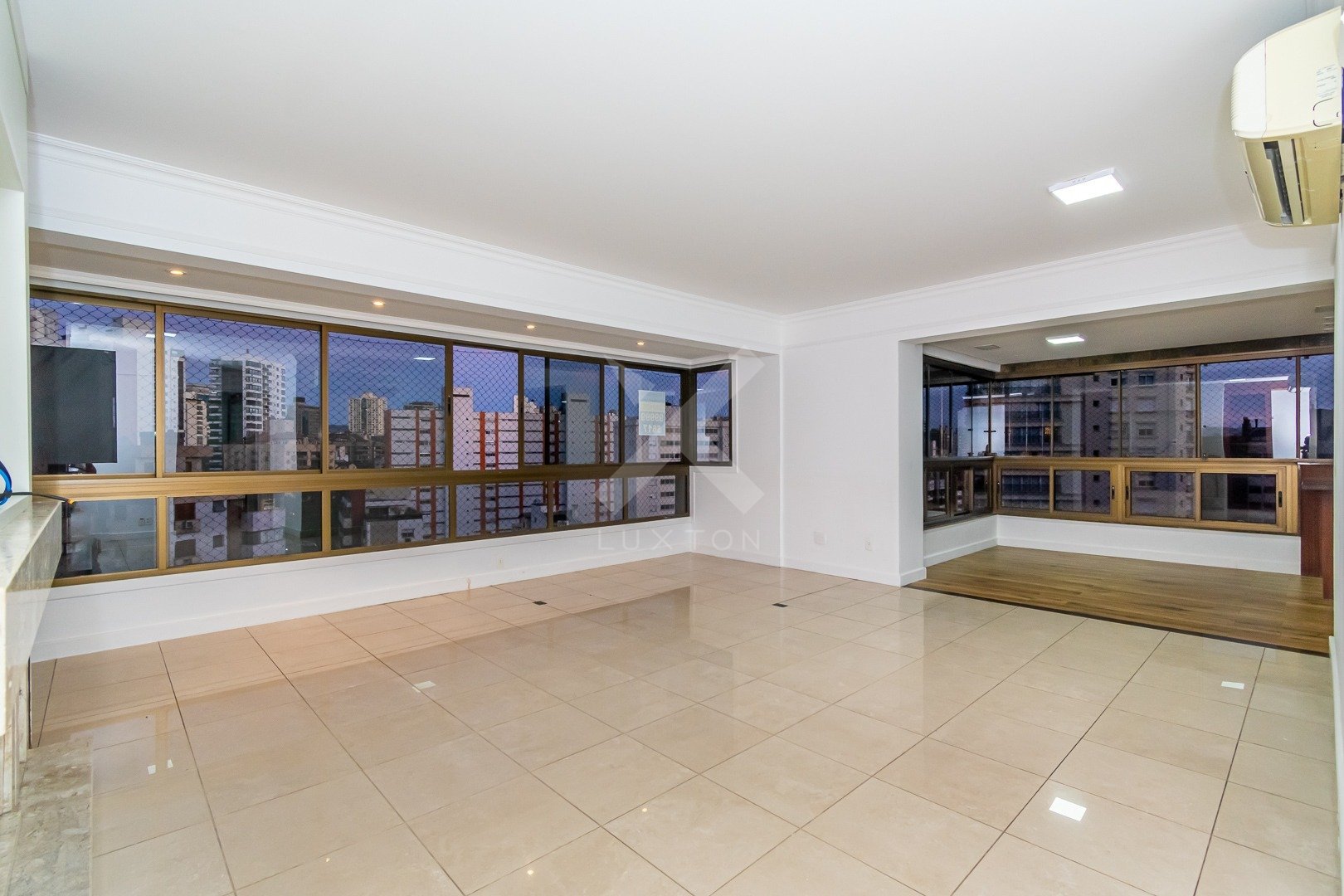 Apartamento com 200m², 4 dormitórios, 1 suíte, 3 vagas, no bairro Bela Vista em Porto Alegre para Alugar