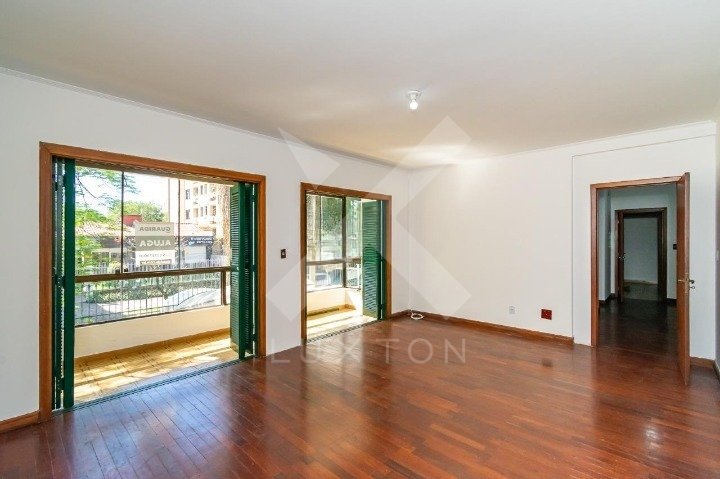 Casa com 417m², 4 dormitórios, 4 suítes, 5 vagas, no bairro Jardim Lindóia em Porto Alegre para Comprar