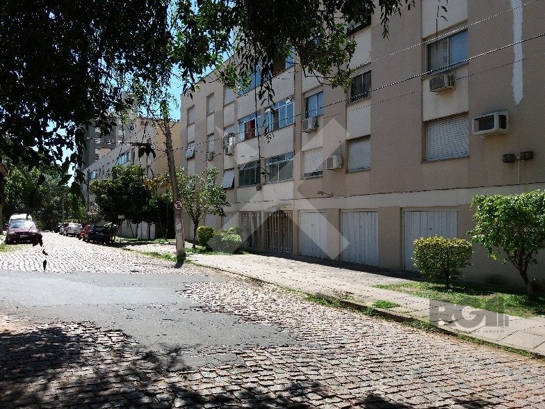 Apartamento com 78m², 3 dormitórios, no bairro Passo da Areia em Porto Alegre para Comprar