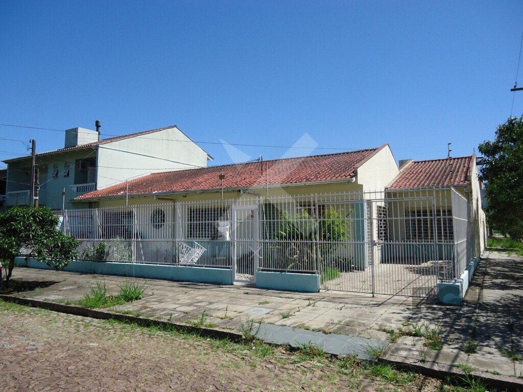 Casa com 279m², 3 dormitórios, 3 vagas, no bairro Partenon em Porto Alegre para Comprar