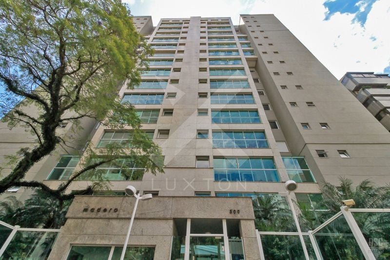 Apartamento com 165m², 3 dormitórios, 1 suíte, 3 vagas, no bairro Bela Vista em Porto Alegre para Comprar