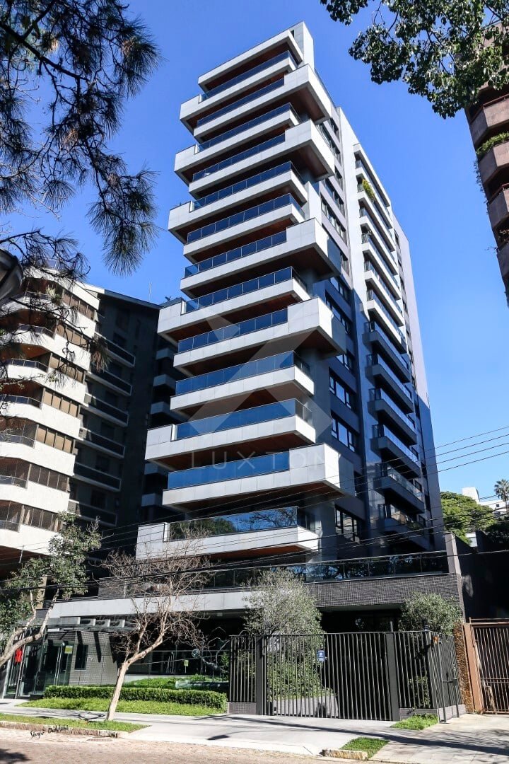 Apartamento com 327m², 4 dormitórios, 4 suítes, 4 vagas, no bairro Moinhos de Vento em Porto Alegre para Comprar