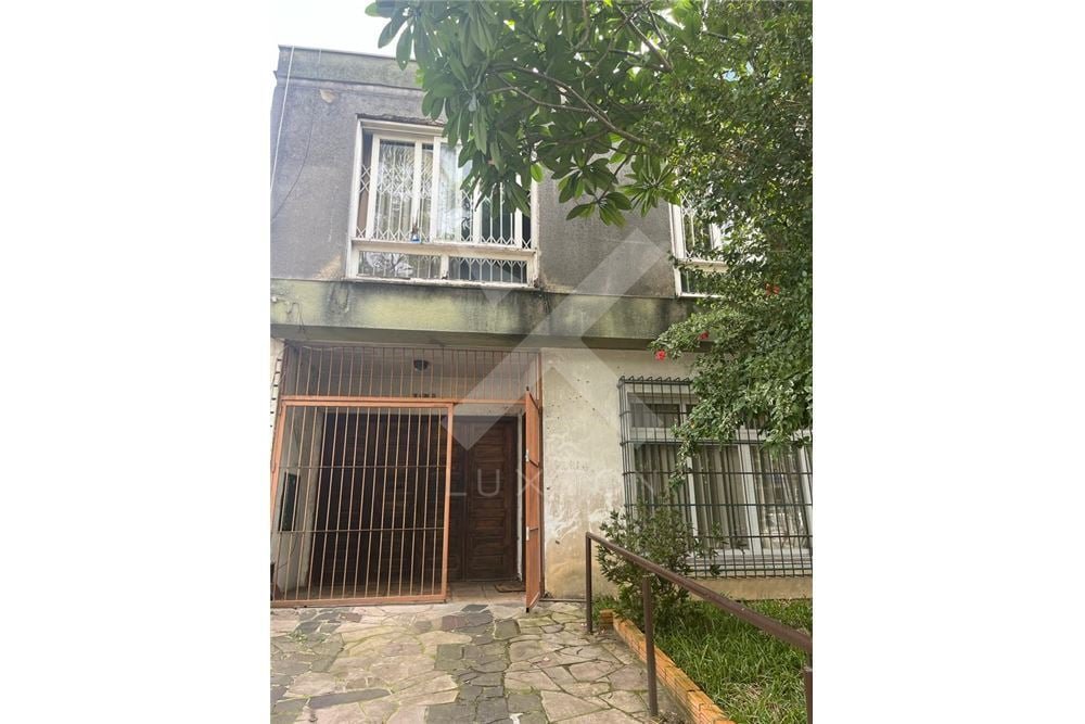 Casa com 179m², 3 dormitórios, 1 suíte, 2 vagas, no bairro Petrópolis em Porto Alegre para Comprar