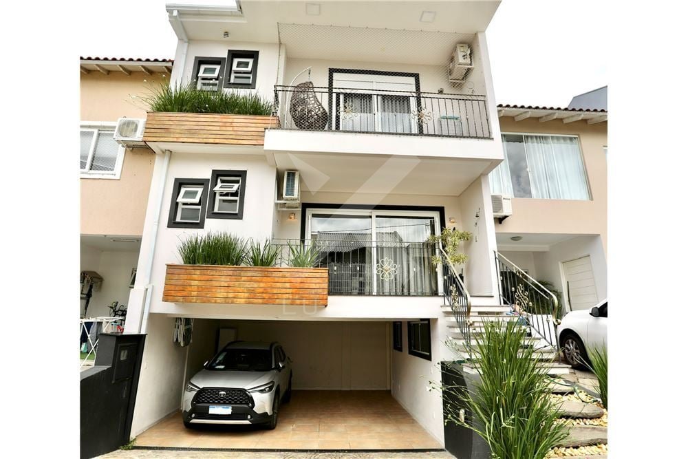 Casa em Condominio com 225m², 3 dormitórios, 1 suíte, 2 vagas, no bairro Passo das Pedras em Porto Alegre para Comprar