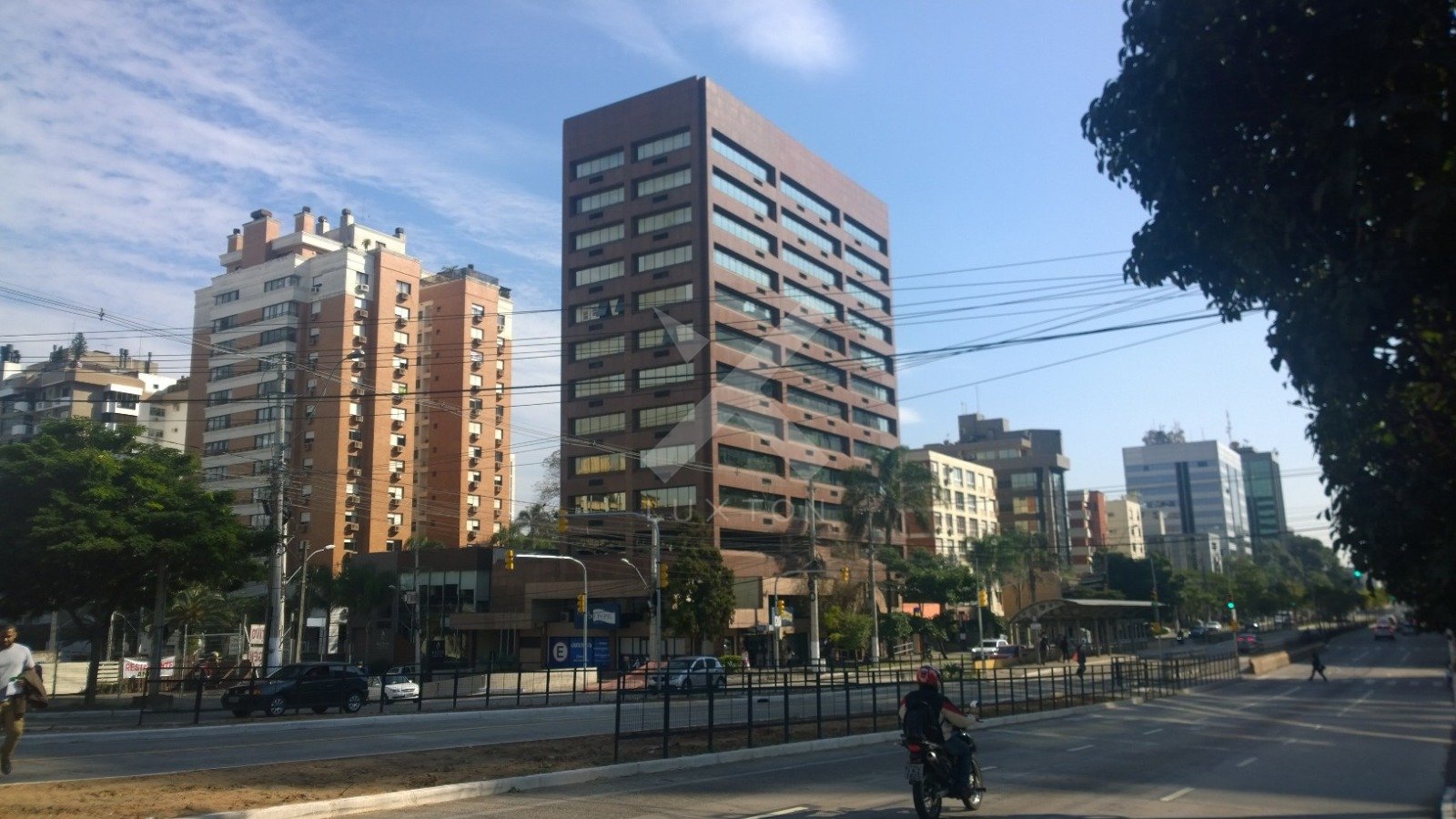 Salas/Conjuntos com 380m², 9 vagas, no bairro Auxiliadora em Porto Alegre para Alugar