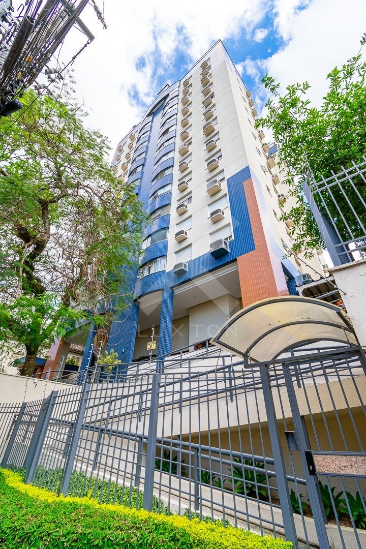 Apartamento com 105m², 3 dormitórios, 1 suíte, 1 vaga, no bairro Independencia em Porto Alegre para Comprar