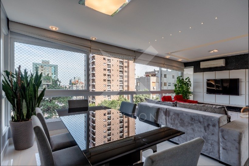 Apartamento com 112m², 3 dormitórios, 1 suíte, 2 vagas, no bairro Petropolis em Porto Alegre para Comprar ou Alugar