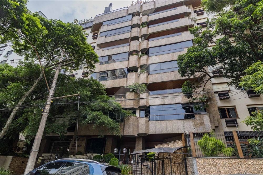 Apartamento com 167m², 3 dormitórios, 1 suíte, 2 vagas, no bairro Bela Vista em Porto Alegre para Comprar