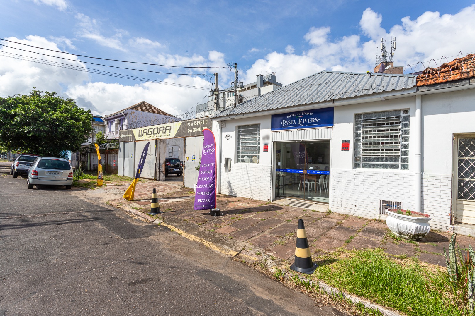 Casa comercial com 110m², no bairro Azenha em Porto Alegre para Comprar