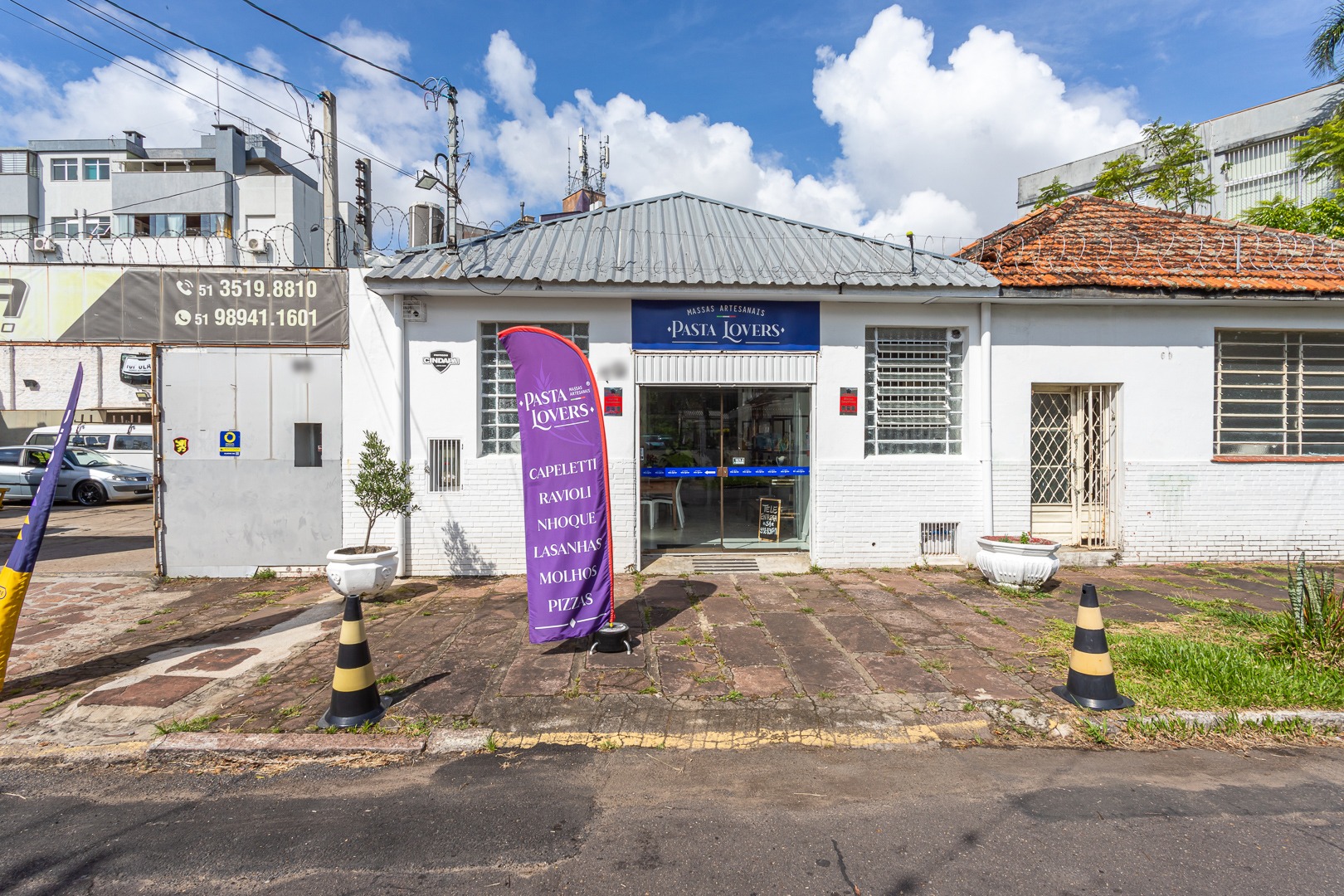 Casa comercial com 110m², no bairro Azenha em Porto Alegre para Comprar