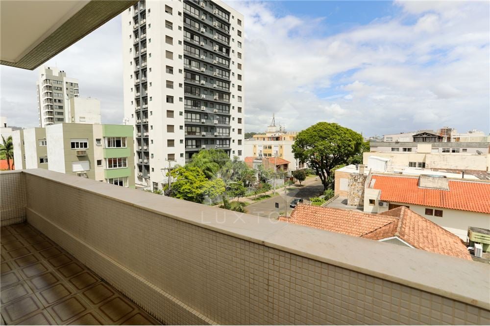 Cobertura com 225m², 3 dormitórios, 1 suíte, 2 vagas, no bairro Jardim Botânico em Porto Alegre para Comprar