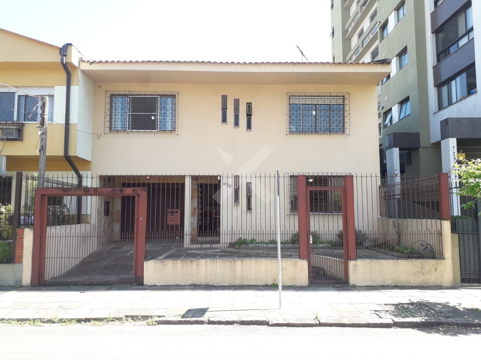 Casa com 293m², 3 dormitórios, 1 suíte, 2 vagas, no bairro Passo d'Areia em Porto Alegre para Comprar