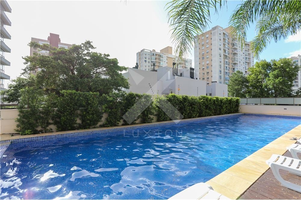 Apartamento com 84m², 3 dormitórios, 1 suíte, 2 vagas, no bairro Passo da Areia em Porto Alegre para Comprar