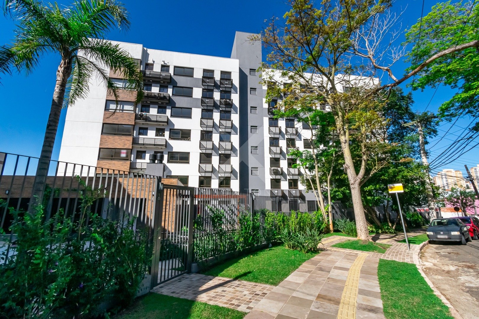 Apartamento com 63m², 2 dormitórios, 1 suíte, 1 vaga, no bairro Passo da Areia em Porto Alegre para Alugar