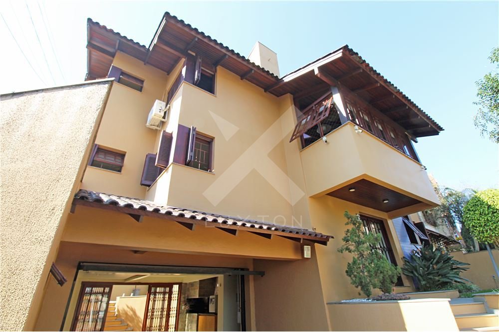 Casa com 275m², 5 dormitórios, 3 suítes, 4 vagas, no bairro Glória em Porto Alegre para Comprar
