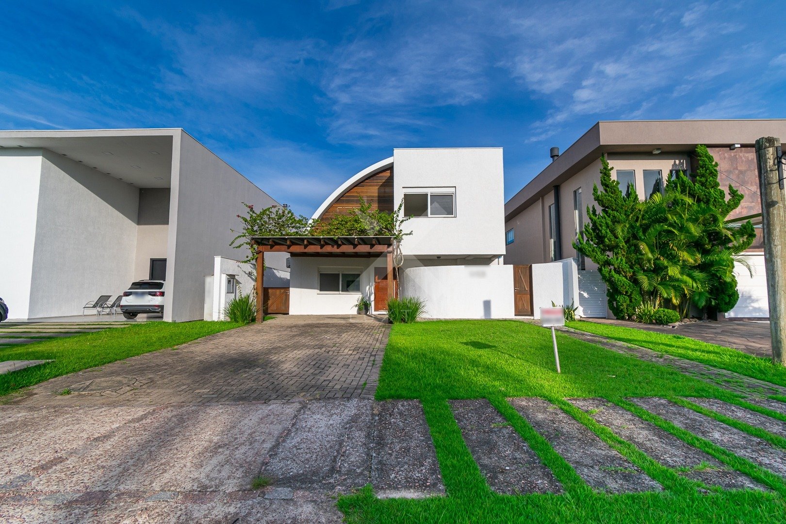 Casa em Condominio com 334m², 4 dormitórios, 4 suítes, 4 vagas, no bairro Belém Novo em Porto Alegre para Comprar ou Alugar
