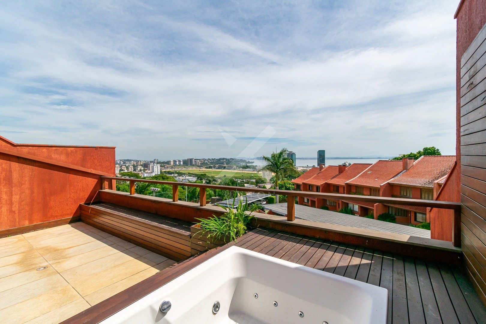 Casa em Condominio com 220m², 3 dormitórios, 1 suíte, 2 vagas, no bairro Cristal em Porto Alegre para Alugar