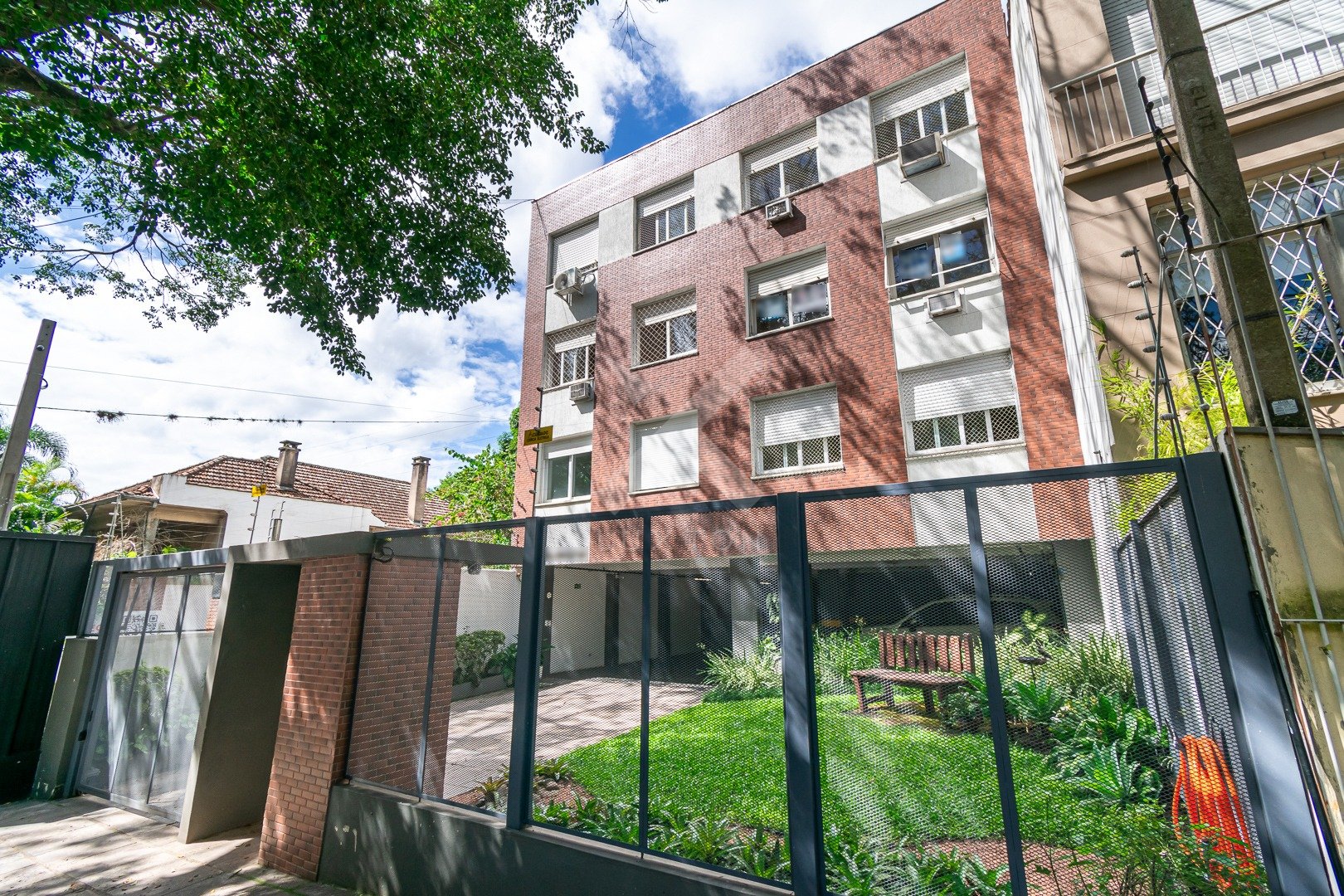 Apartamento com 81m², 2 dormitórios, 1 vaga, no bairro Auxiliadora em Porto Alegre para Alugar